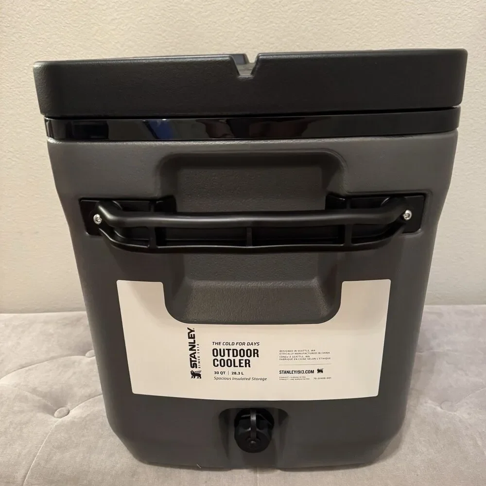 Stanley Cold-For-Days 30qt | 28.3L Hard-Sided Cooler - Picture 6 of 10